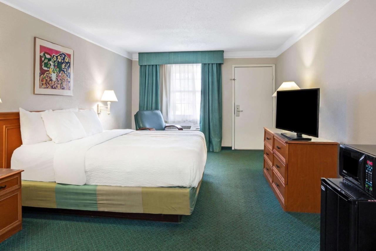 Baymont By Wyndham Fort Stockton Extérieur photo